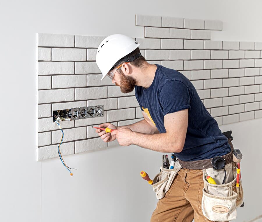 Elektroarbeiten — T2 Renovatec